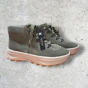 NWT Sorel ONA 503 Hiker Boot